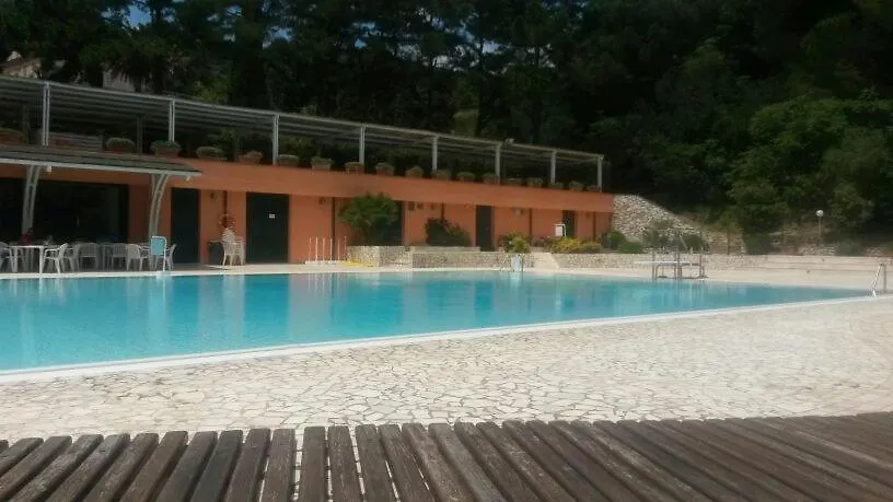 Grazioso Appartamento Con Piccolo Giardino Capo D'arco 0*,