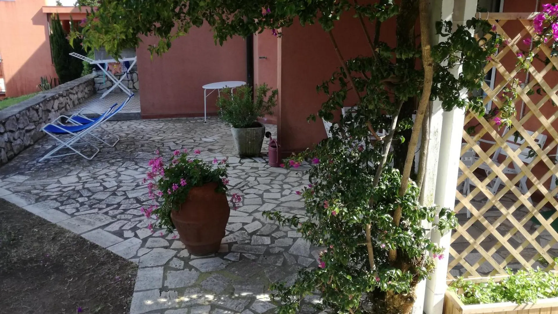 Grazioso Appartamento Con Piccolo Giardino Capo D'arco Italy